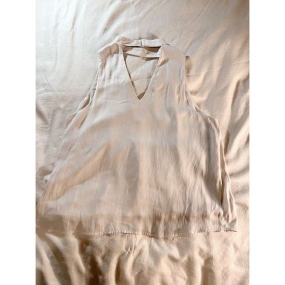 Lush Women Size Medium Sleeveless Top Blouse Ivory Button down Flow Elegant Soft - Picture 2 of 9